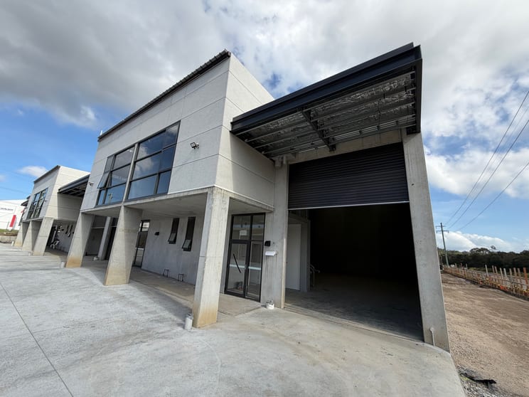 Click to view all images 23/18 - 24 Glastonbury Avenue Unanderra NSW 2526 - Image 1