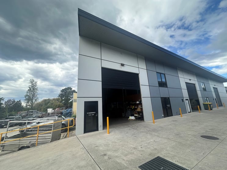 Click to view all images 10 / 24 Rivulet Crescent Albion Park Rail NSW 2527 - Image 1