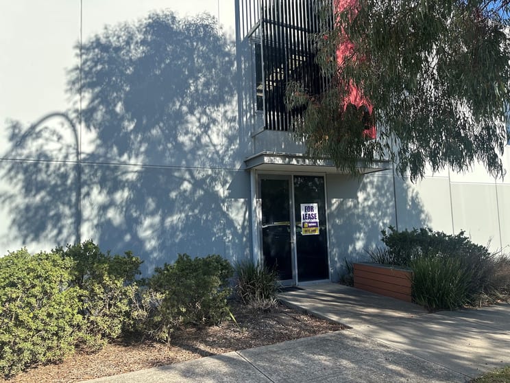 Click to view all images 2/82 Gateway Boulevard Epping VIC 3076 - Image 1