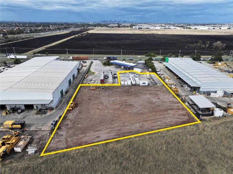 Click to view all images 401 Fitzgerald Rd Derrimut VIC 3026 - Image 1