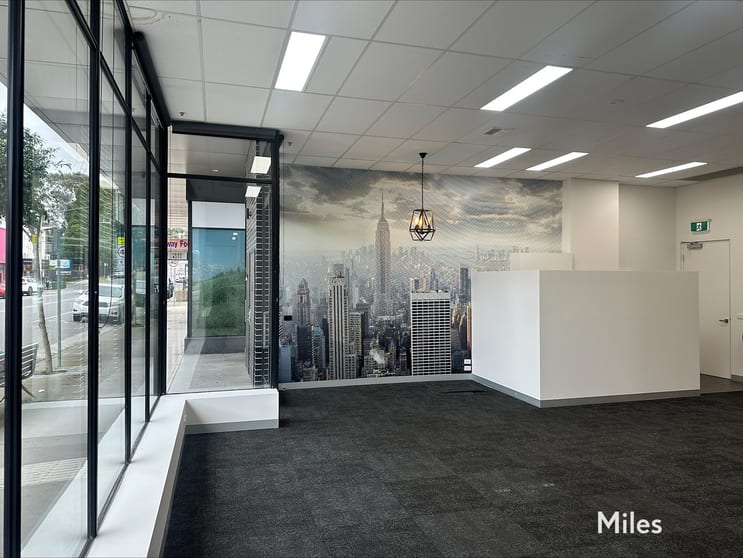 Click to view all images 57 Lower Heidelberg Road Ivanhoe VIC 3079 - Image 3