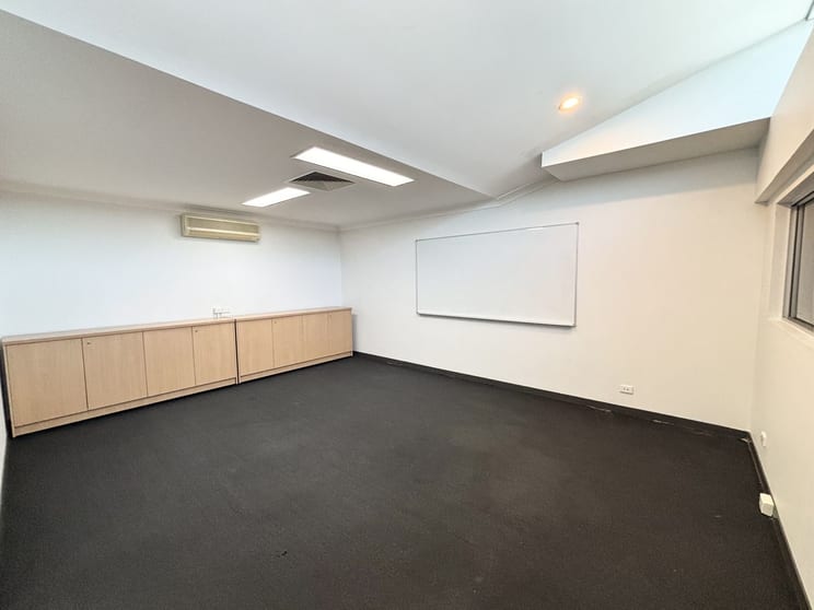 Click to view all images 1084-1086 Kingsford Smith Drive Eagle Farm QLD 4009 - Image 3