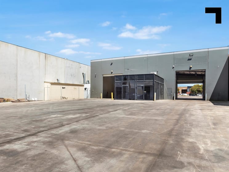 Click to view all images 76 Lara Way Campbellfield VIC 3061 - Image 2