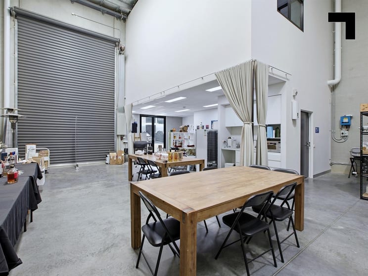 Click to view all images 4 & 9/125 Rooks Road Nunawading VIC 3131 - Image 3