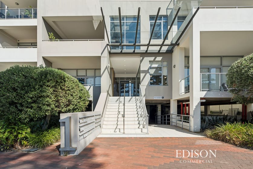Click to view all images C6/1 The Esplanade Mount Pleasant WA 6153 - Image 3