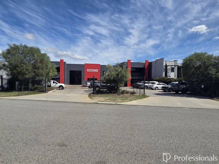 Click to view all images 1 & 2/90 Christable Way Landsdale WA 6065 - Image 2