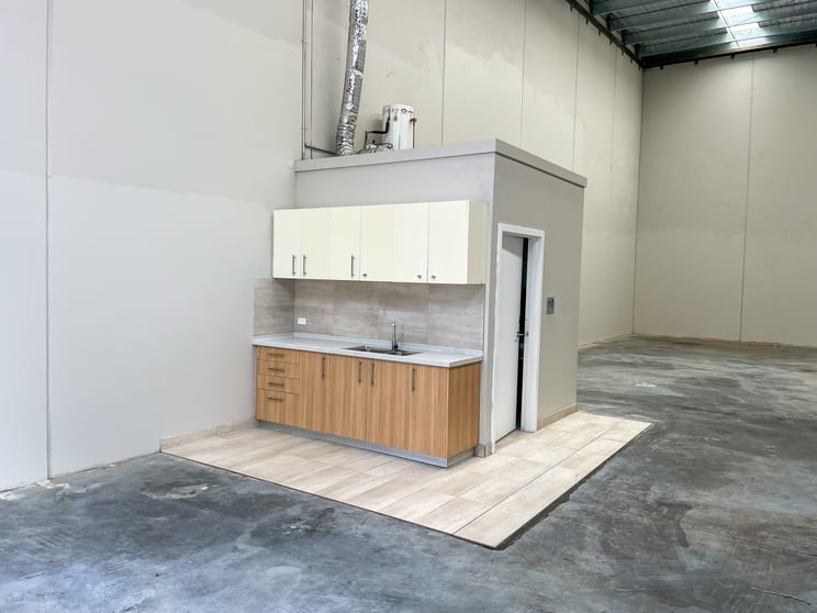 Click to view all images 6 Dowsett Avenue Hallam VIC 3803 - Image 2