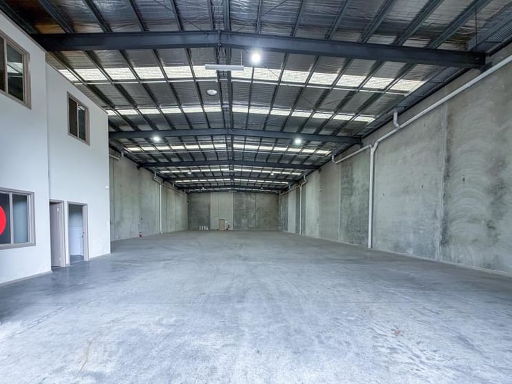 Click to view all images 90 Endeavour Way Sunshine West VIC 3020 - Image 2