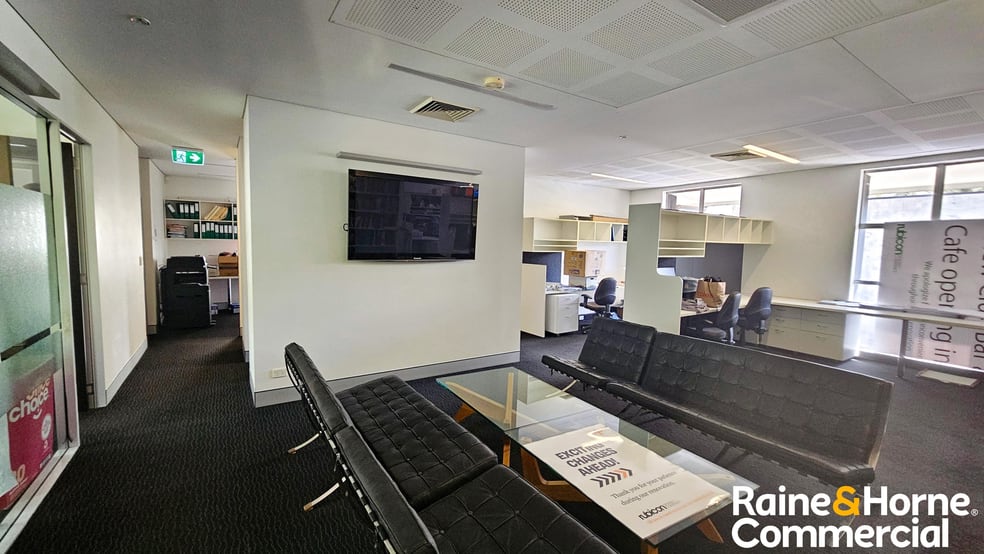 Click to view all images 1110 Kingsford Smith Drive Eagle Farm QLD 4009 - Image 2