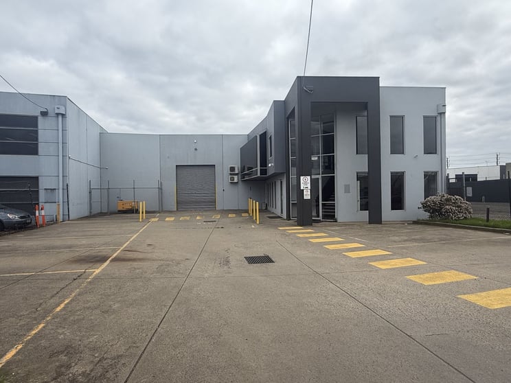 Click to view all images 7 Fleet Street Laverton North VIC 3026 - Image 3