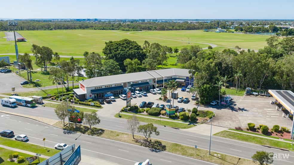 Click to view all images 4/385 Oxley Drive Runaway Bay QLD 4216 - Image 2