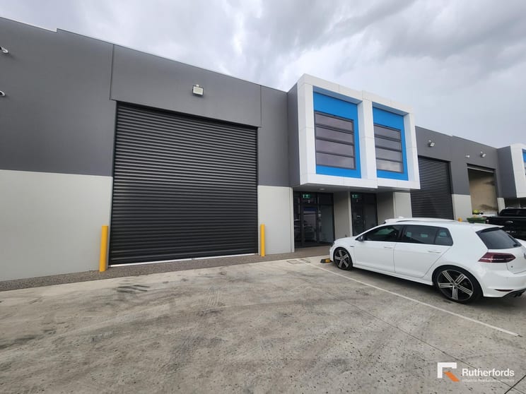 Click to view all images 2/29 Lakeside Drive Broadmeadows VIC 3047 - Image 1