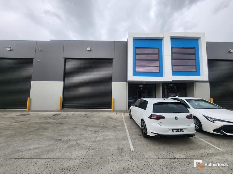 Click to view all images 2/29 Lakeside Drive Broadmeadows VIC 3047 - Image 2