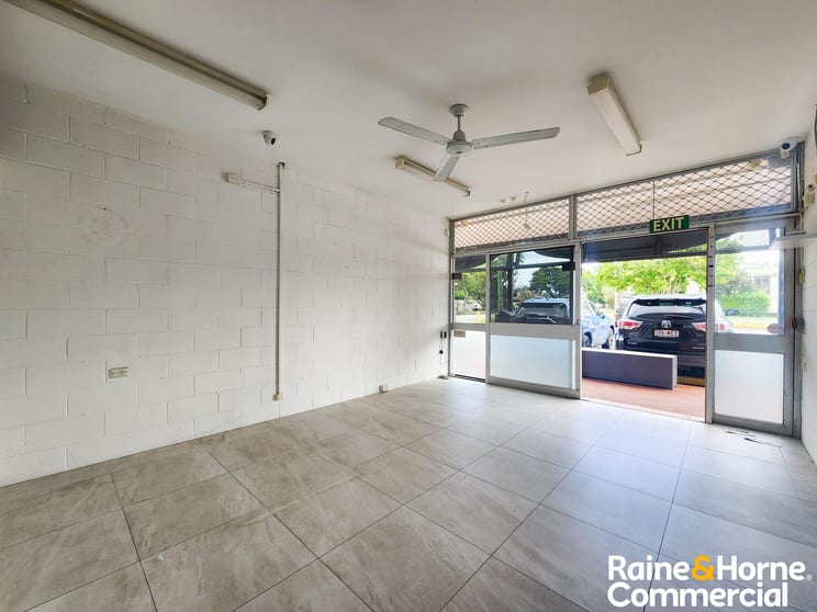 Click to view all images 4-5/167 Samsonvale Road Strathpine QLD 4500 - Image 2