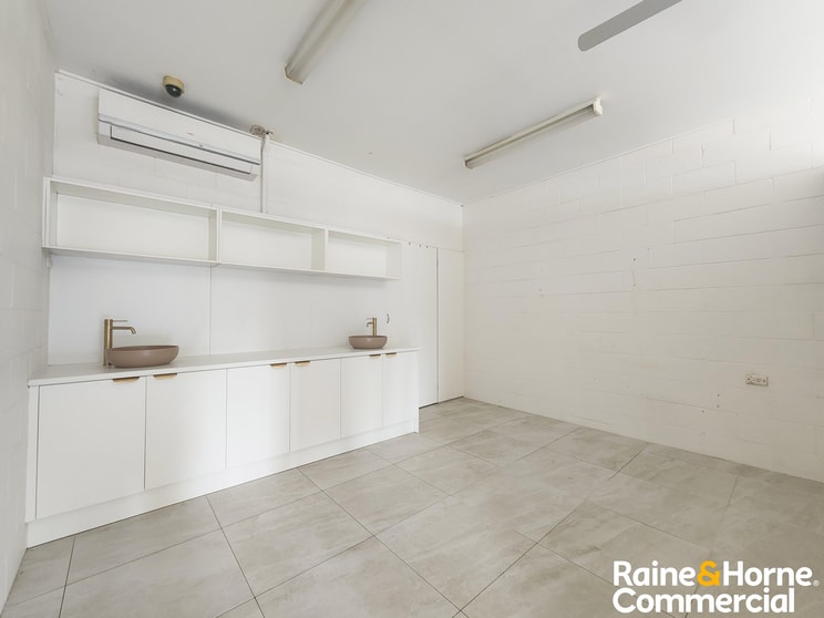 Click to view all images 4-5/167 Samsonvale Road Strathpine QLD 4500 - Image 3