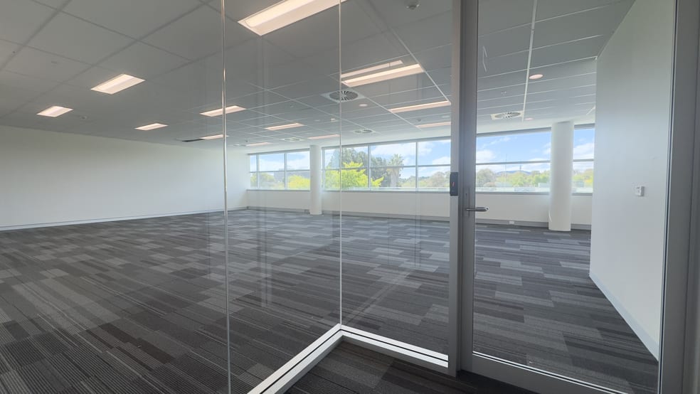 Click to view all images EQ2/70 Kent Street Deakin ACT 2600 - Image 3