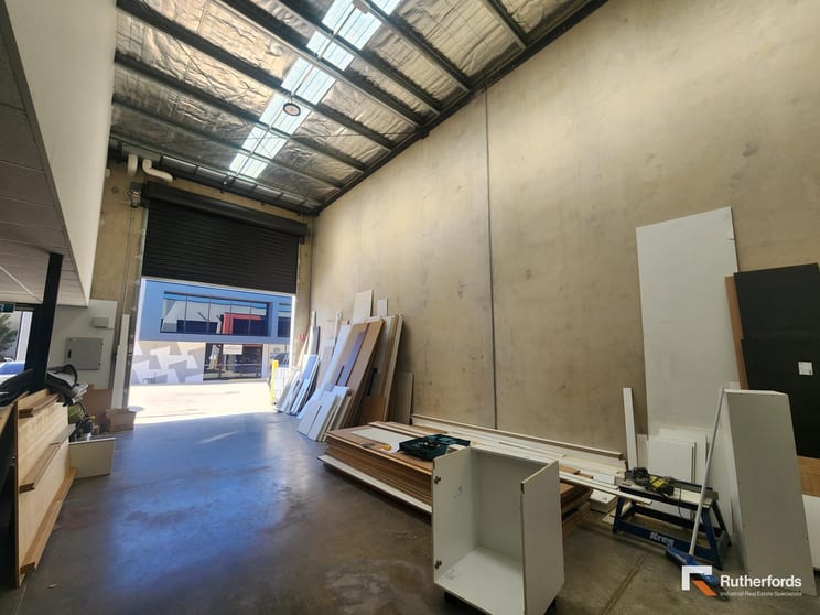 Click to view all images 28/2 Fastline Road Truganina VIC 3029 - Image 3