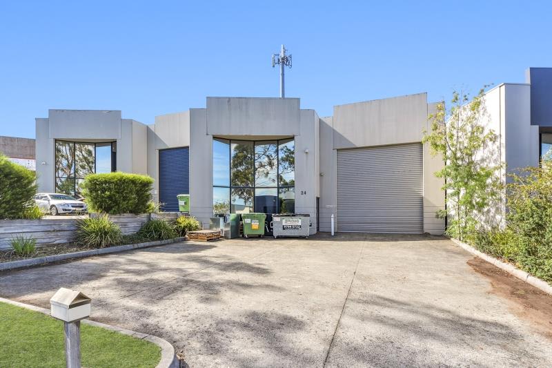 Click to view all images 24 Carl Court Hallam VIC 3803 - Image 1