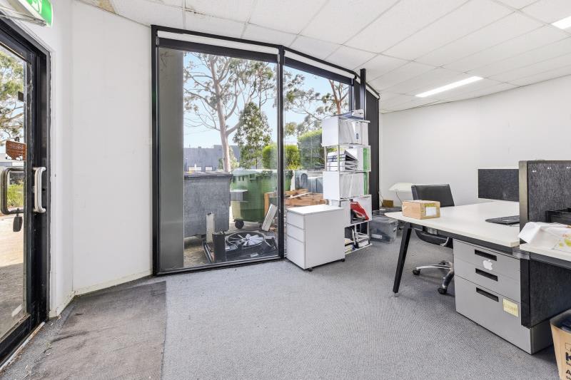 Click to view all images 24 Carl Court Hallam VIC 3803 - Image 3