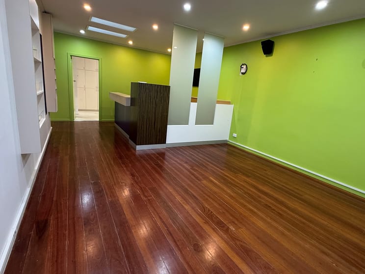 Click to view all images Level 1 / 676 Centre Road Bentleigh East VIC 3165 - Image 3
