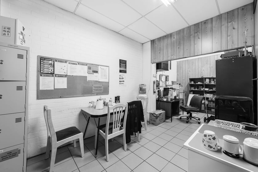 Click to view all images 71 Main Road West St Albans VIC 3021 - Image 3