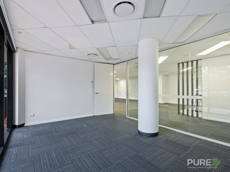 Click to view all images 2/220 Melbourne Street West End QLD 4101 - Image 3