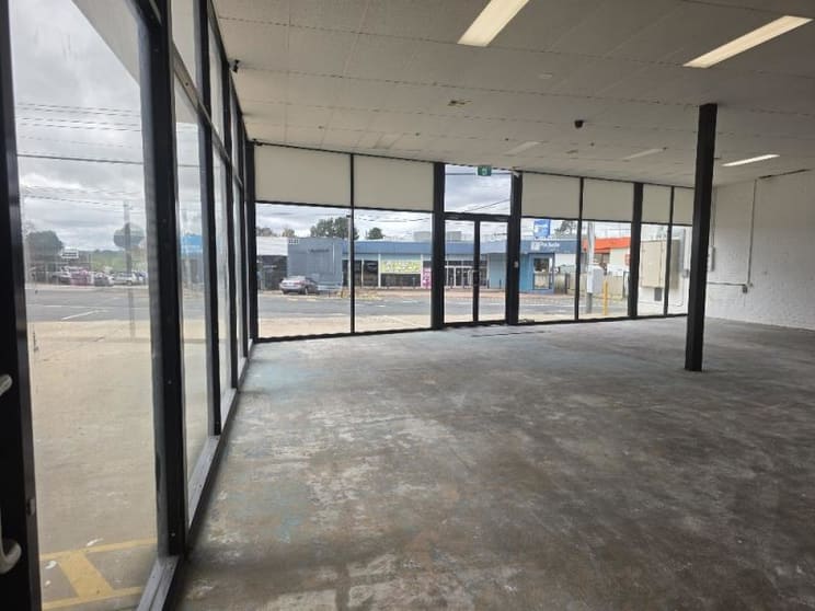 Click to view all images Unit 1/76 Gladstone Street Fyshwick ACT 2609 - Image 2