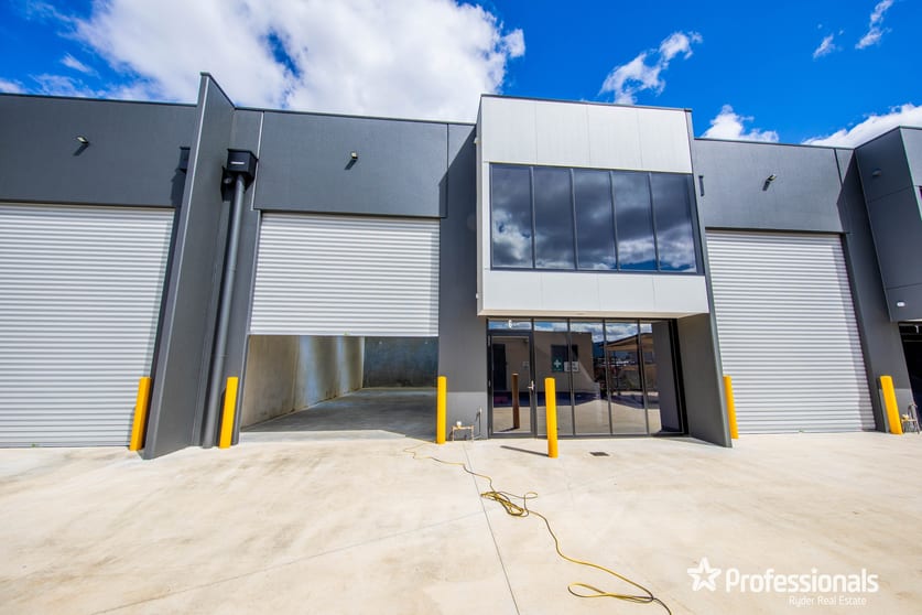 6/9 Pioneer Way New Gisborne VIC 3438 - Image 1