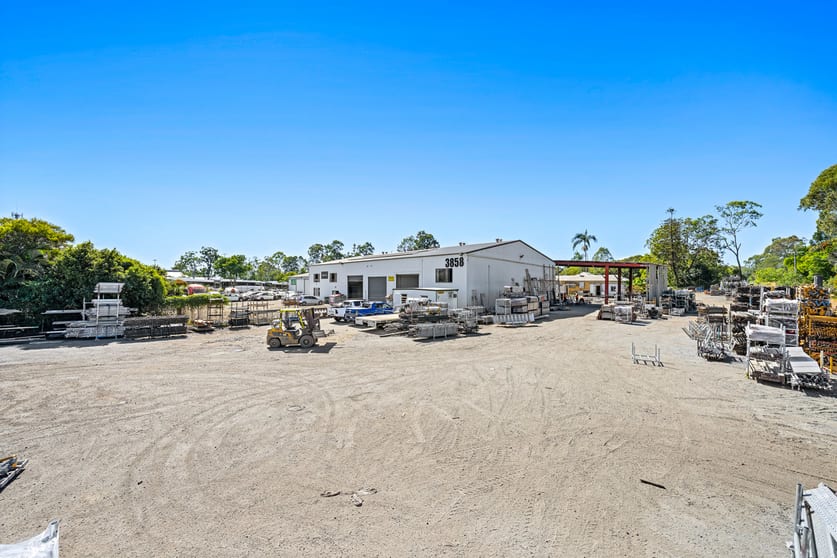 Click to view all images 3850-3858 Mount Lindesay Highway Park Ridge QLD 4125 - Image 2