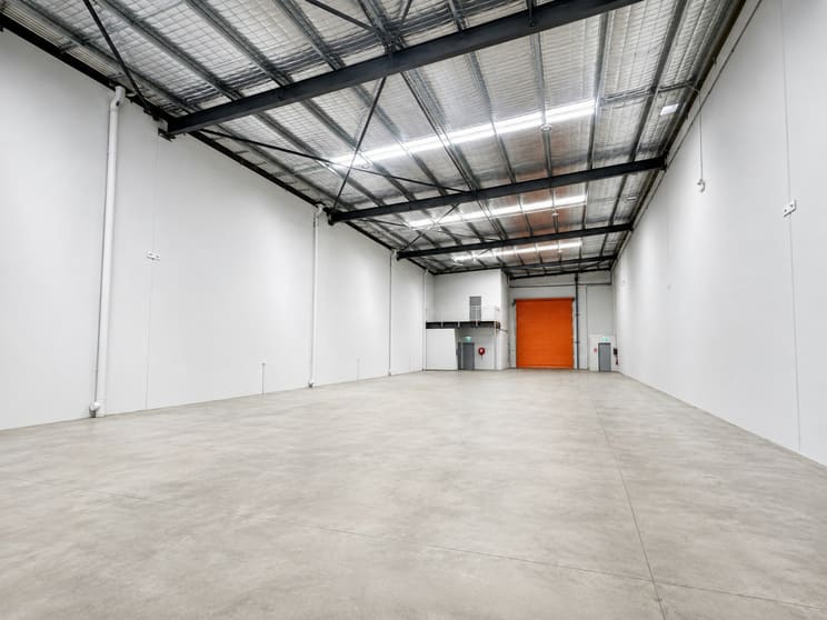 Click to view all images Unit 2/5-7 Whyalla Place Prestons NSW 2170 - Image 3