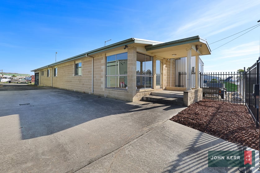 Click to view all images 38 Saxtons Drive Moe VIC 3825 - Image 1