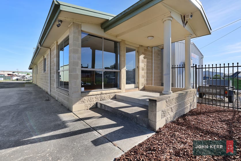 Click to view all images 38 Saxtons Drive Moe VIC 3825 - Image 2