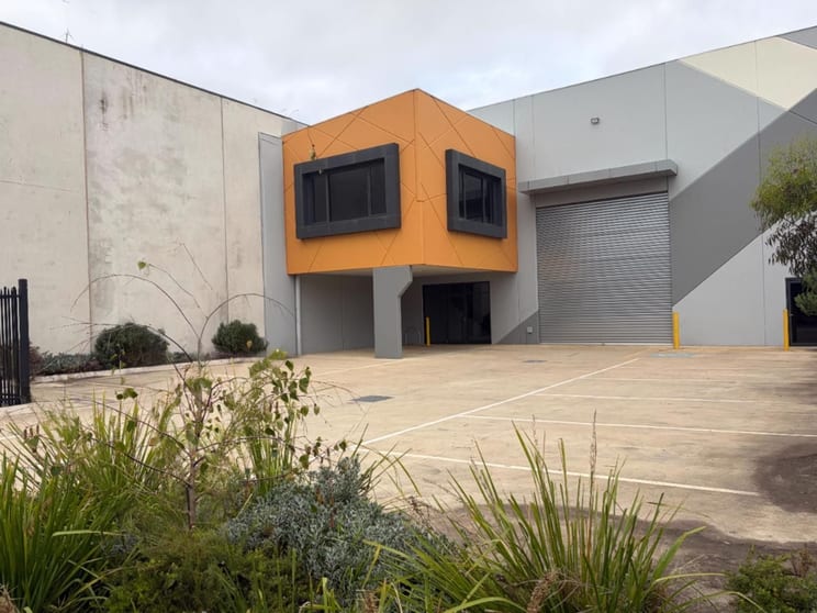 Click to view all images 1/17 Infinity Drive Truganina VIC 3029 - Image 3
