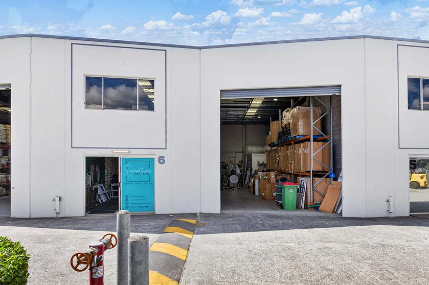 Click to view all images 2-6/225A Brisbane Road Arundel QLD 4214 - Image 1