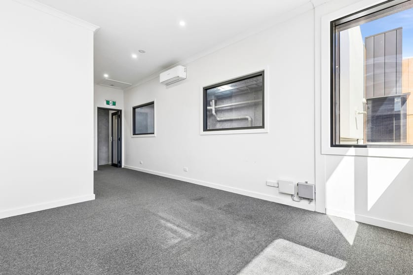 Click to view all images Unit 4/52-56 Douro Street North Geelong VIC 3215 - Image 3