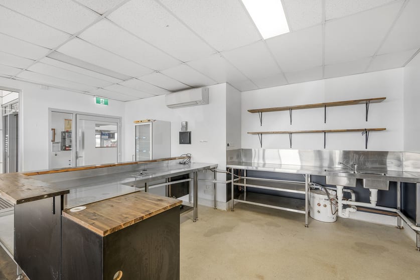 Click to view all images Suite 2/38 Clifton Drive Port Macquarie NSW 2444 - Image 2