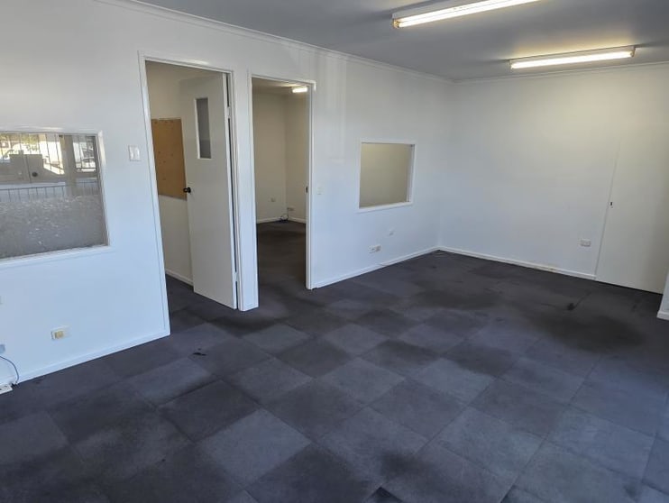 Click to view all images 4/8 Willingdon Street Archerfield QLD 4108 - Image 3