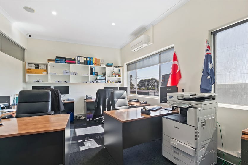 Click to view all images 593 Grimshaw Street Bundoora VIC 3083 - Image 3