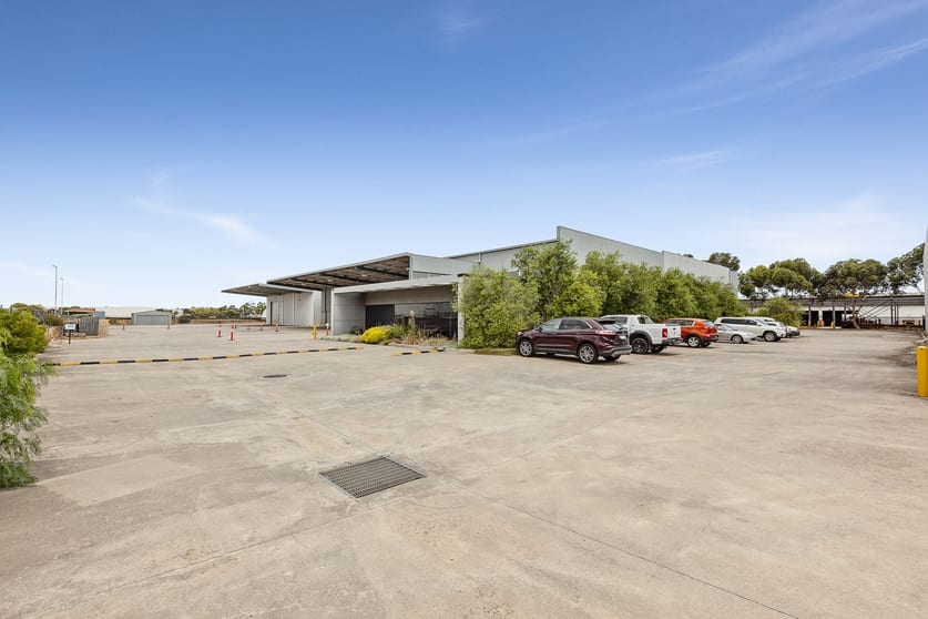 Click to view all images 2/539 Mount Derrimut Road Derrimut VIC 3026 - Image 1