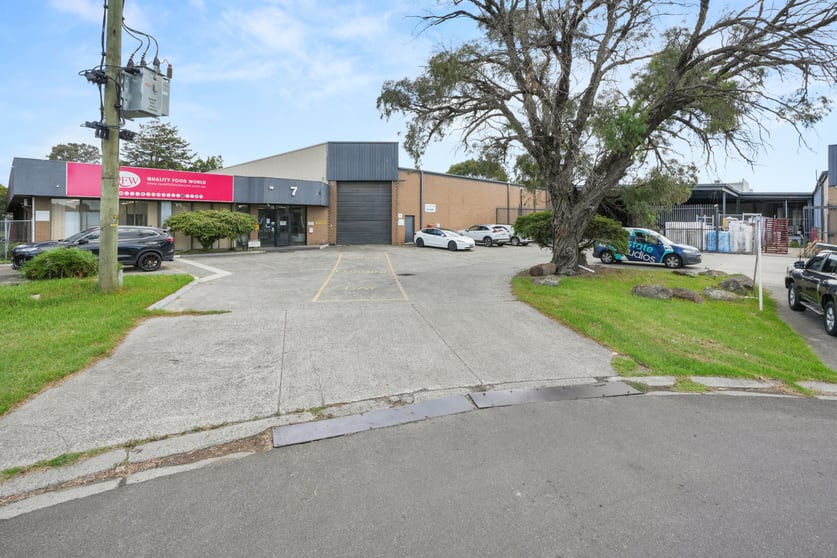 Click to view all images 7 Hinkler Road Mordialloc VIC 3195 - Image 3