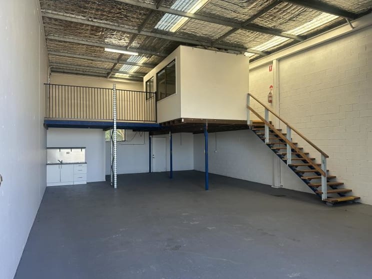 Click to view all images Unit 4/34 Ereton Drive Arundel QLD 4214 - Image 2