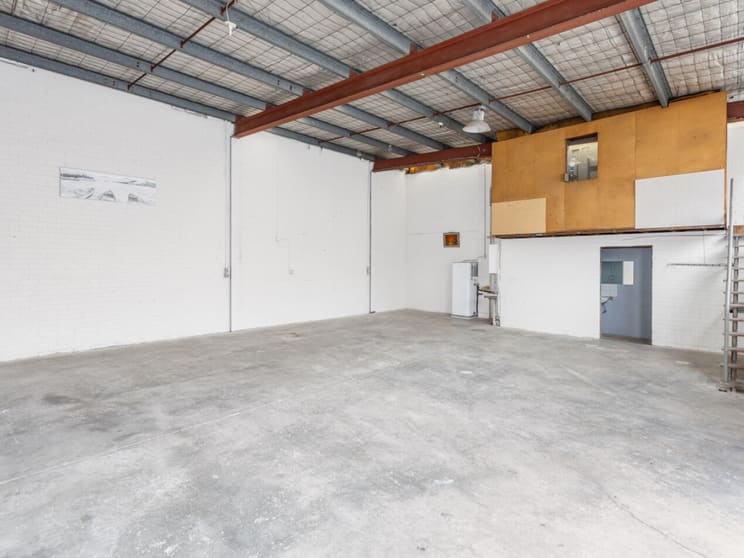 Click to view all images 2/709 The Horsley Drive Smithfield NSW 2164 - Image 3