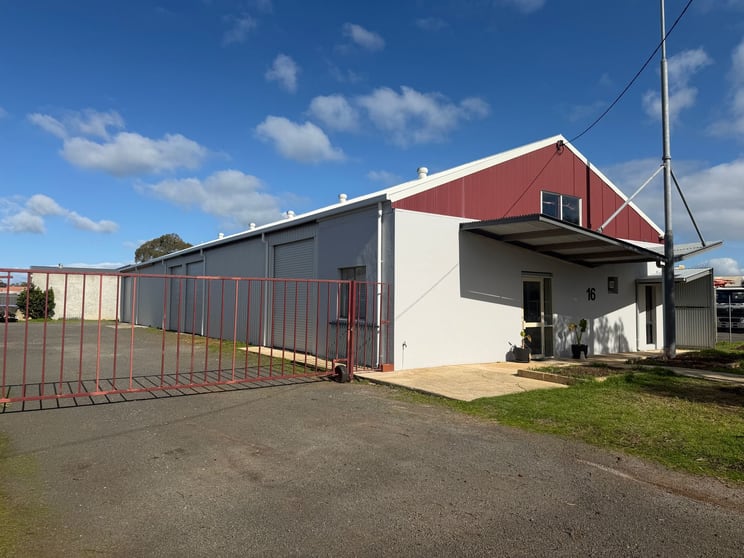 Click to view all images 16 Fairlawn Road Busselton WA 6280 - Image 1