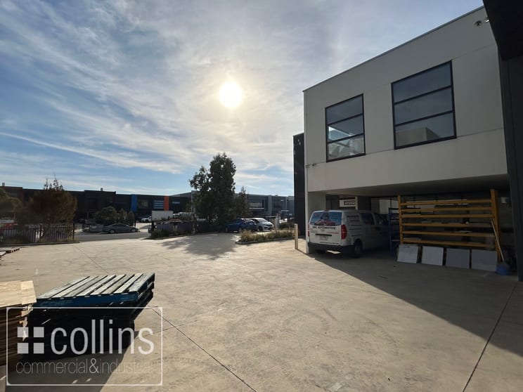 Click to view all images 4 Palomo Drive Cranbourne West VIC 3977 - Image 3
