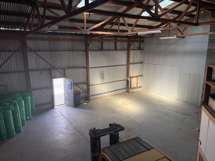 Click to view all images 2/3-1 Avro Street Tamworth NSW 2340 - Image 2