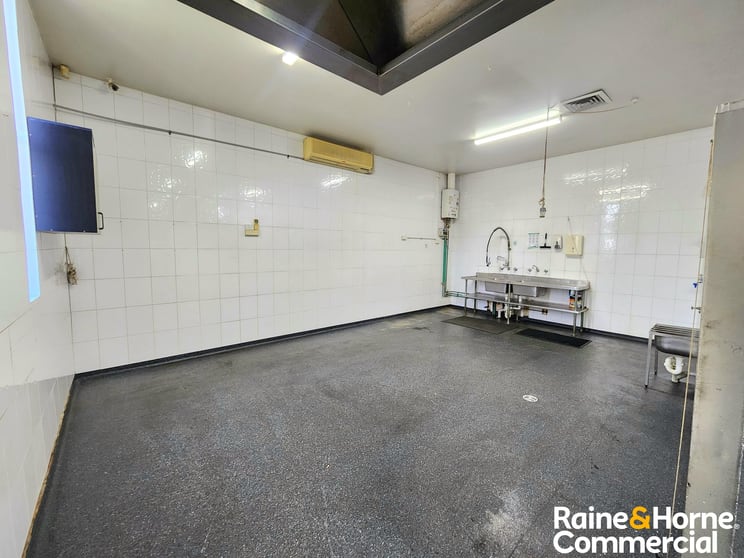 Click to view all images Unit 1, 52 Peachtree Road Penrith NSW 2750 - Image 2
