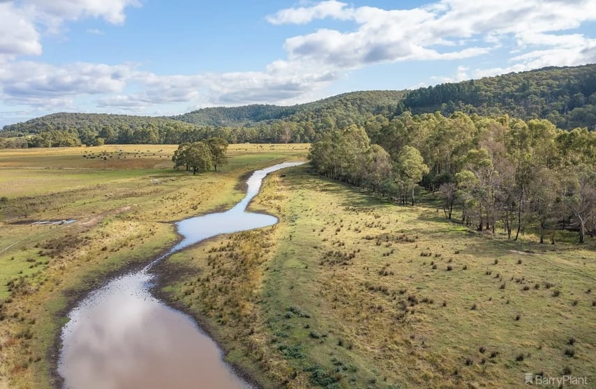 Click to view all images 229-231 Victoria Road Yering VIC 3770 - Image 3