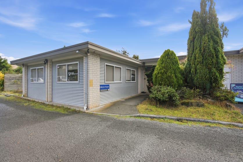 Click to view all images 32 Elouera Street Riverside TAS 7250 - Image 1