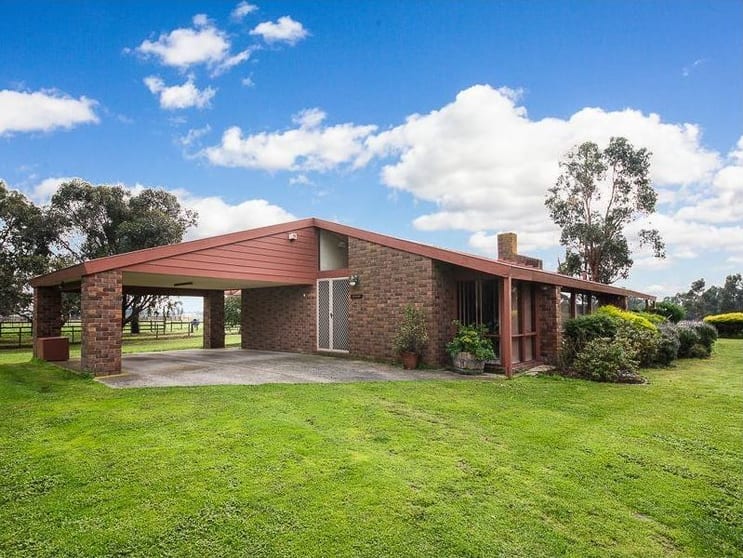 Click to view all images 660 Seven Mile Road Nar Nar Goon VIC 3812 - Image 2