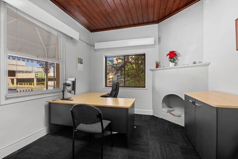 Click to view all images 552a Stanley Street Albury NSW 2640 - Image 3